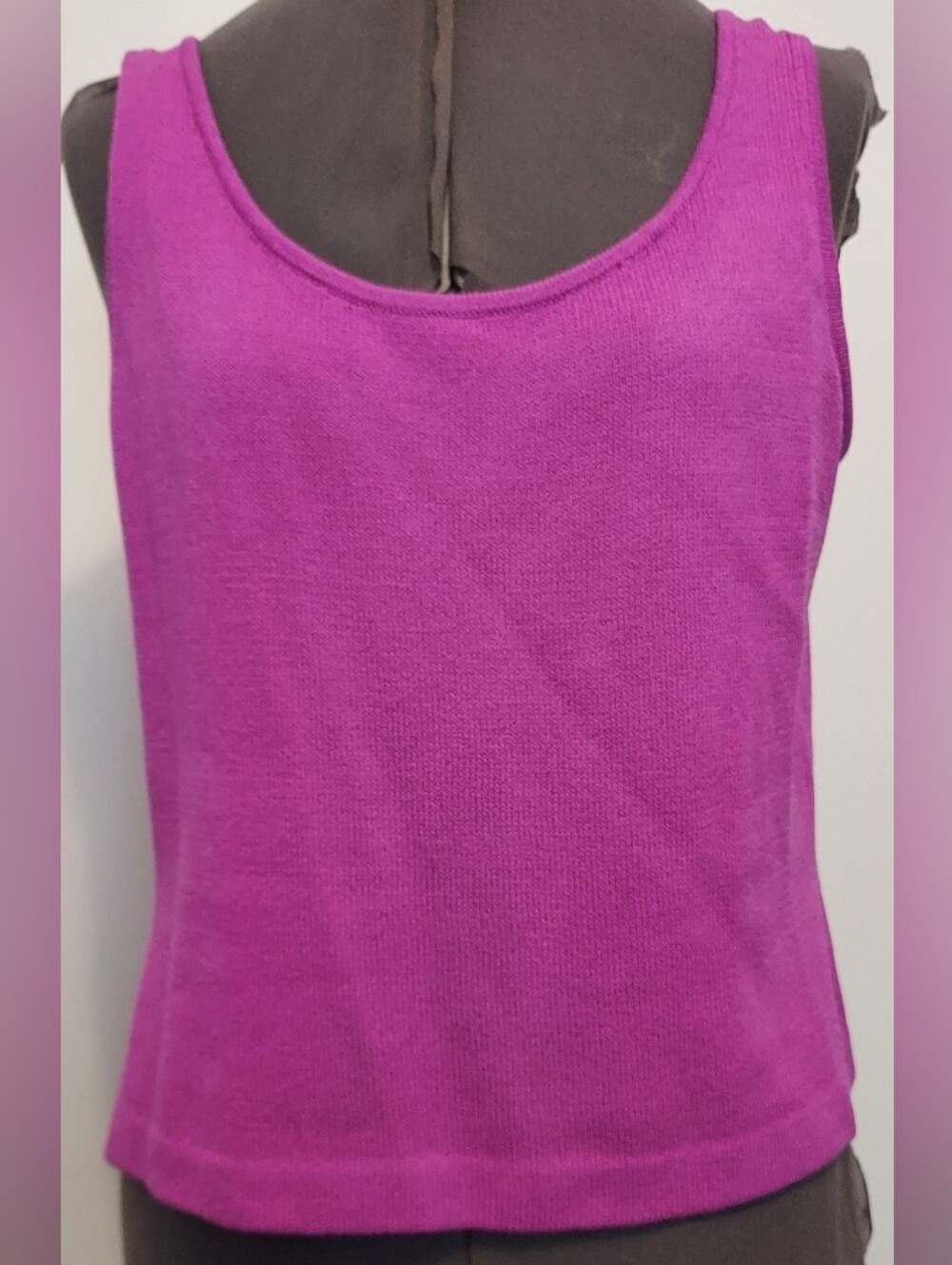 St. John Magenta Knit Scoop Neck Tank Top - Size